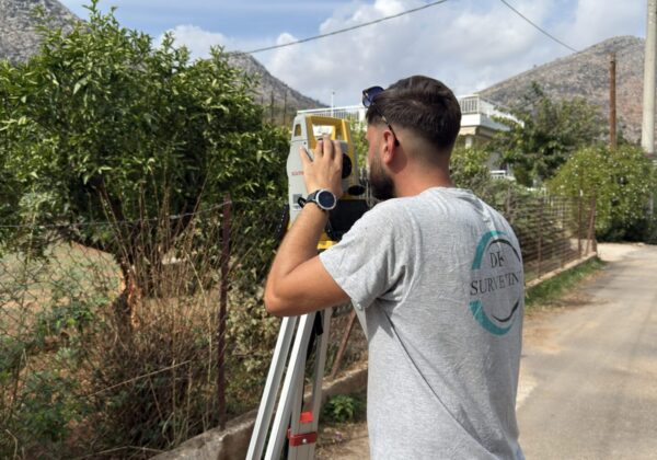 Ένας τοπογράφος μηχανικός τι κάνει: Ο πλήρης οδηγός για τον ρόλο και τη σημασία του